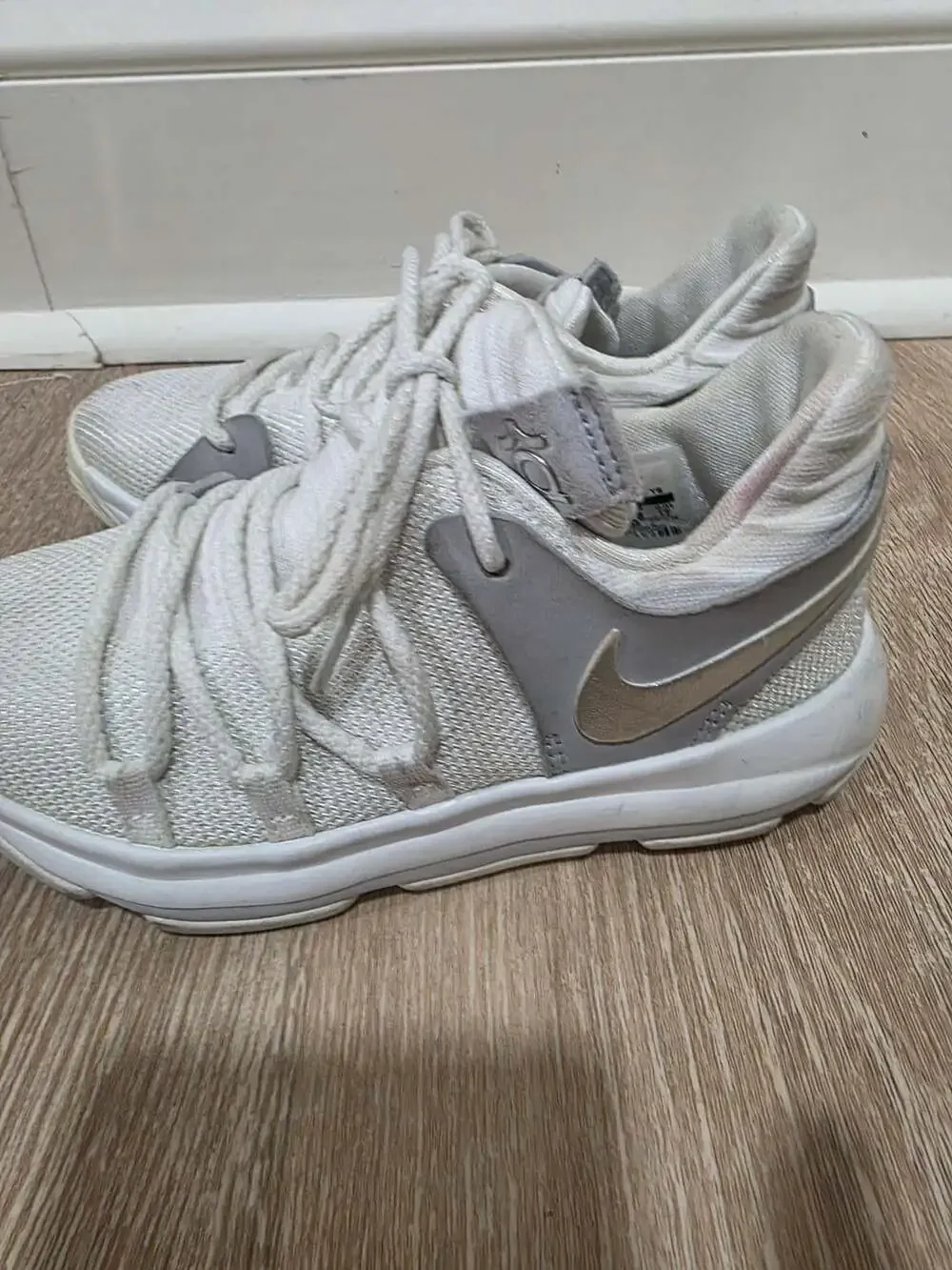 Nike KD 10 Size 4Y White Basketball Shoes